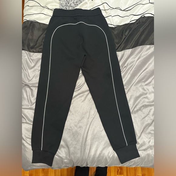 BNWOT Women’s Moose Knuckles Sweatpants XS - Picture 3 of 6